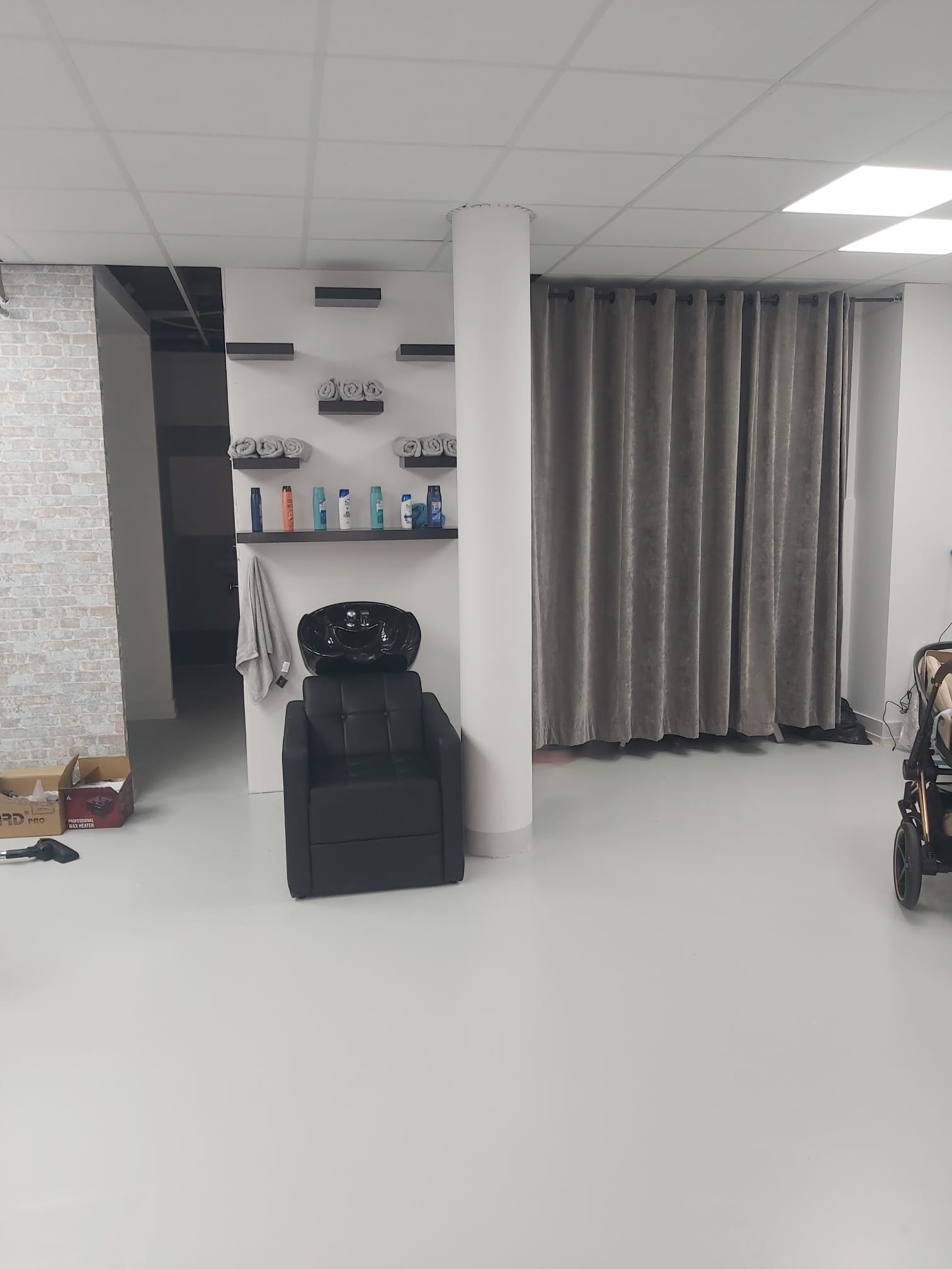 micheils-barbershop-binnen-in-de-zaak-achterkant